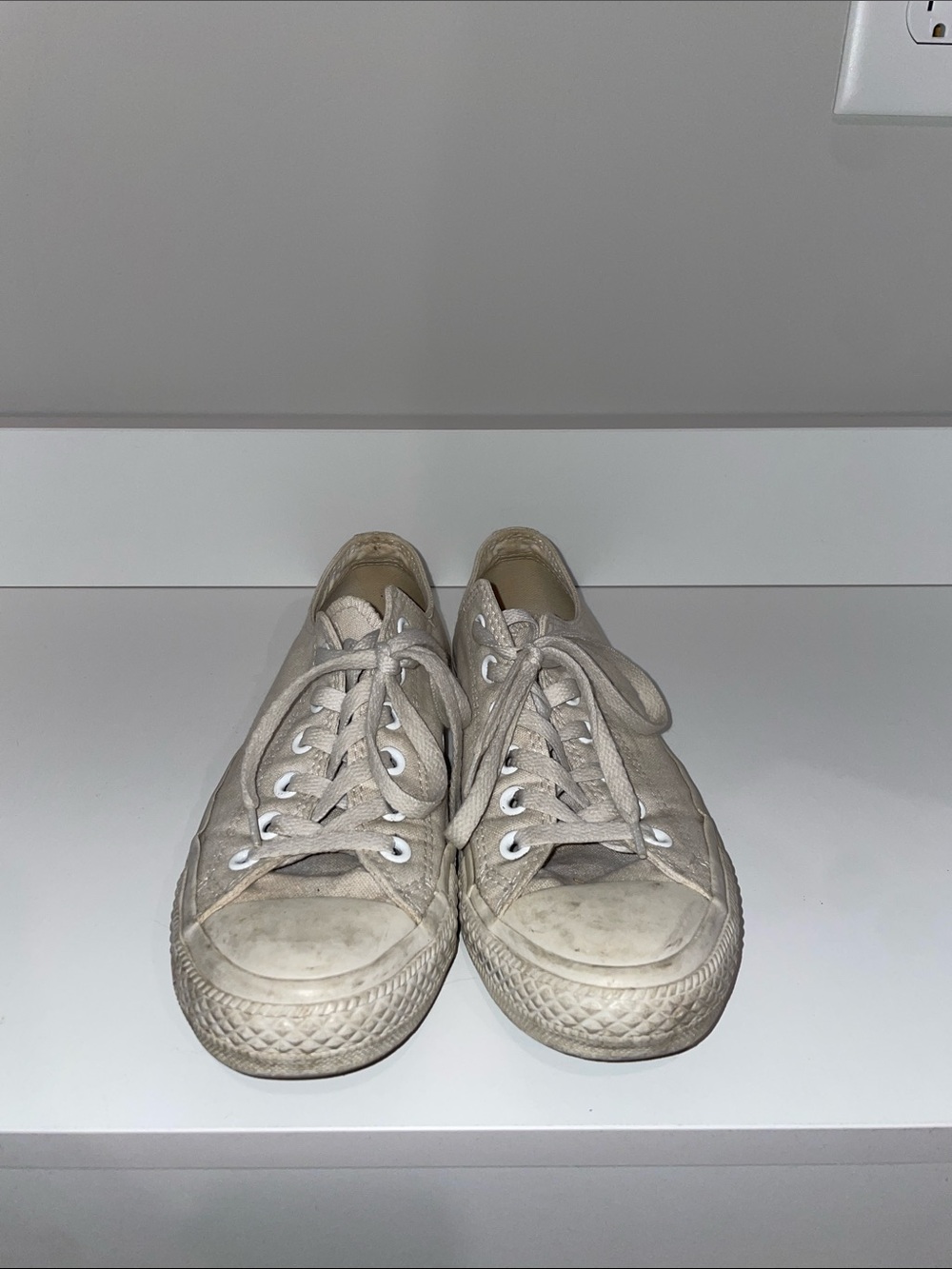 Converse All Stars Low-Top Canvas Sneakers Size 8